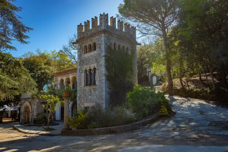 Experience the exclusivity of a castle nestled in nature. A majestic estate featuring private access and stunning stone architecture, perfect for those seeking a luxury retreat and total tranquility near Barcelona.
